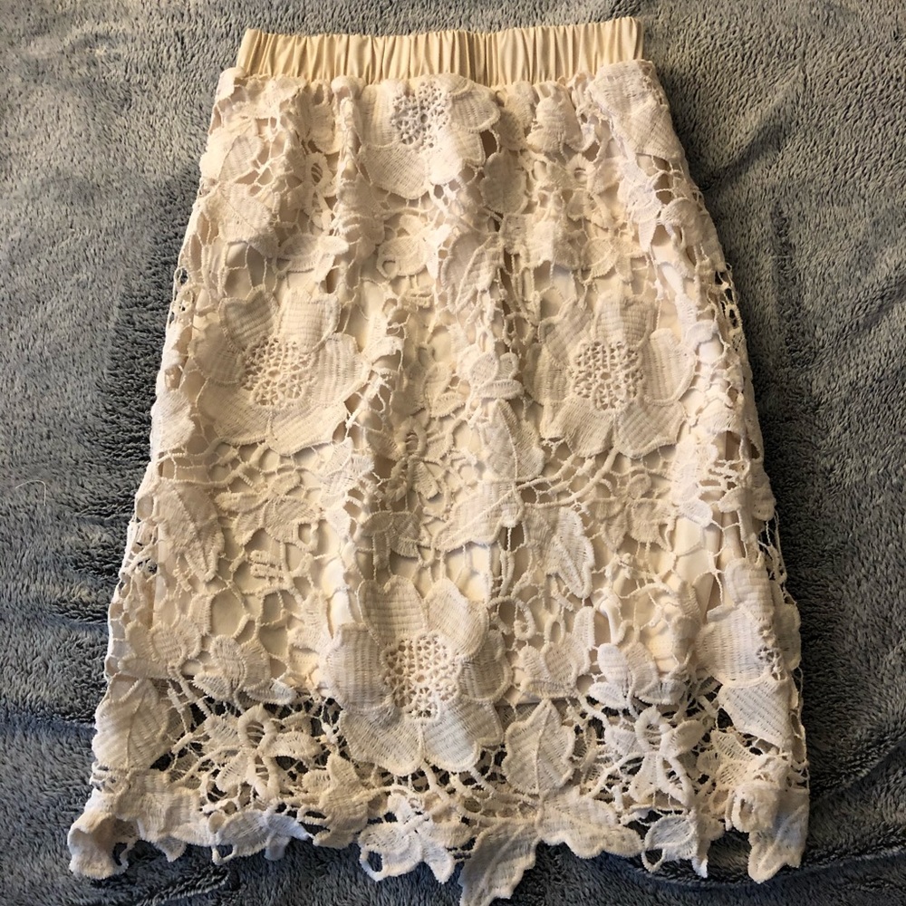 Cute lace pencil skirt Sz. Small